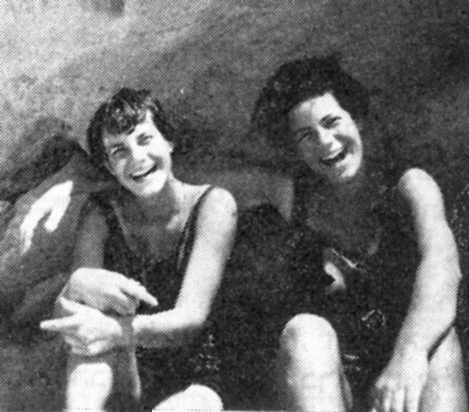 בחוף בית-ינאי, עם רנה, קיץ 1966